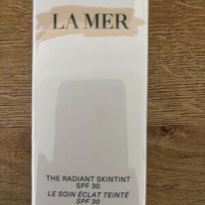 La mer The Radiant Skin Tint light-medium SPF 30